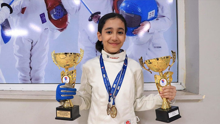 Minik Eskrimcinin Hedefi: Ay-Yıldızlı Forma