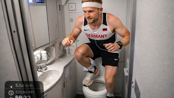 Uçakta ilginç Antrenman: Tuvalette 5 Kilometre Koştu