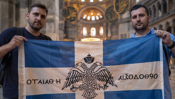 Ayasofya’da Provokatif Eylem: Bizans Bayrağı Açan iki Turist Tutuklandı