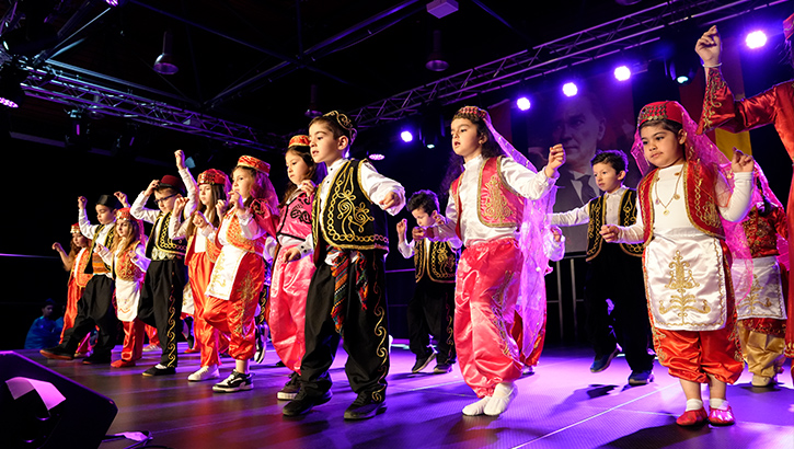 Dortmund’ta 23 Nisan Coşkusu: Salon tıklım tıklım doldu