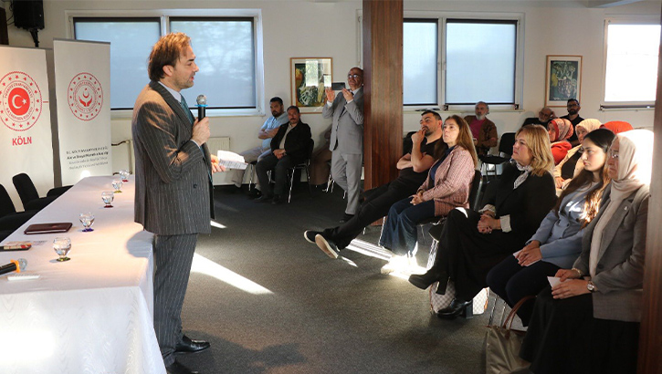 Köln Başkonsolosluğu’nda Koruyucu Aile Semineri
