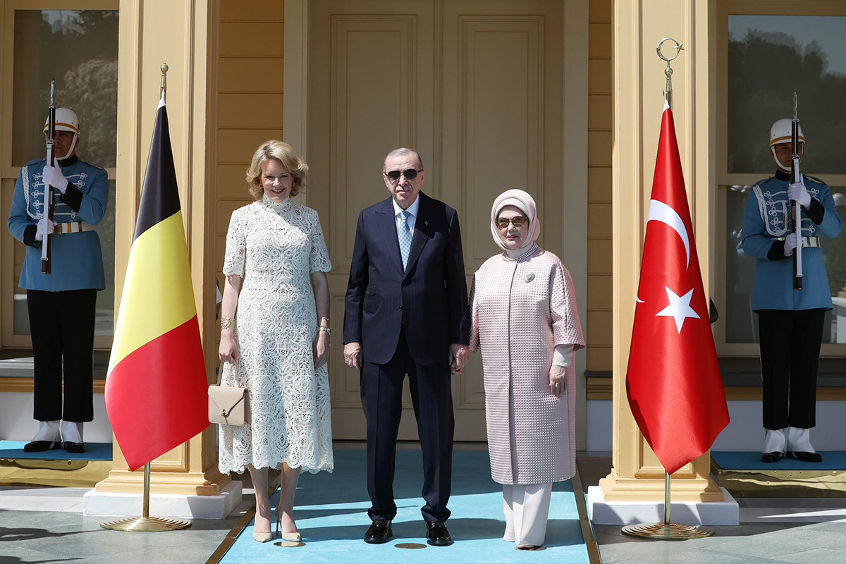 Emine Erdoğan, Belçika Kraliçesi Mathilde’yi Dolmabahçe Sarayı’nda ağırladı