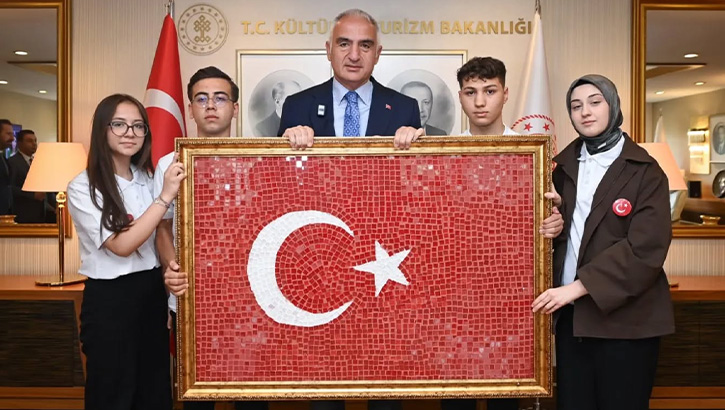 Bakan Ersoy: “Kültürüne Sahip Çıkan Gençlerle Güçleniyoruz”