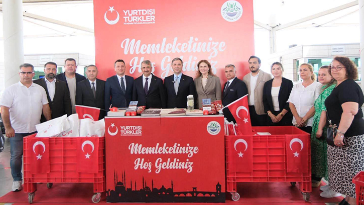 Kapıkule'de Gurbetçilere YTB Desteği: Zafer Sırakaya Çalışmaları Yerinde İnceledi
