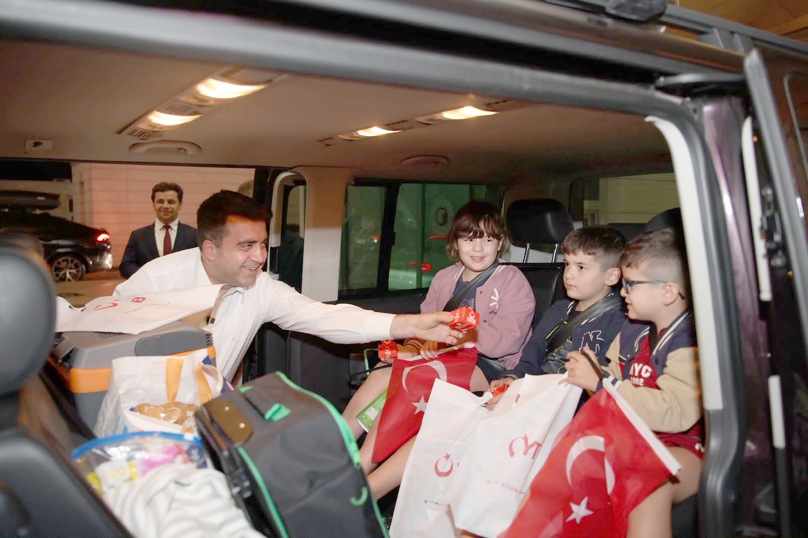 YTB Başkanı Turus’tan Kapıkule’de gurbetçilere sıcak karşılama