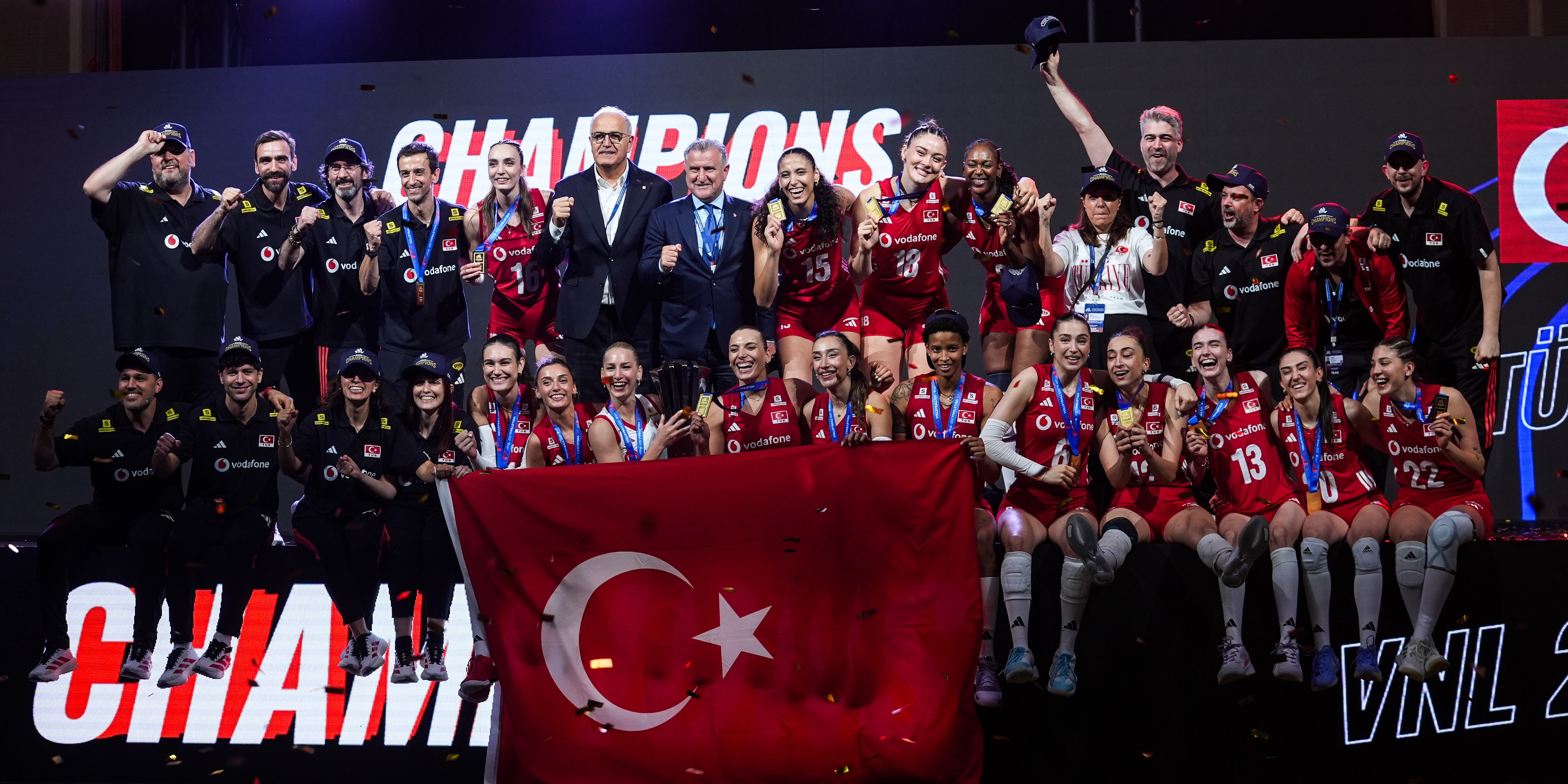 Filenin Sultanları Şampiyon! Türkiye, Brezilya'yı Devirerek VNL Kupasını Kazandı