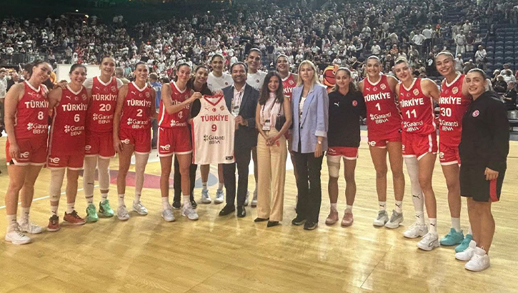 Başkonsolos Hüseyin Kantem Al’dan Potanın Perileri’ne tebrik