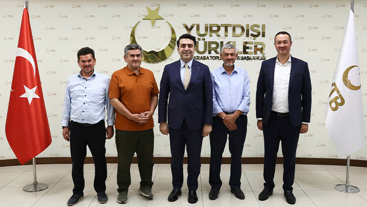
YTB Başkanı Turus, Almanya’dan aile dostlarını makamında ağırladı