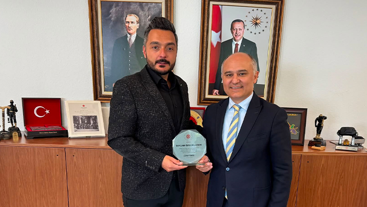 Essen Başkonsolosu Aydın, iş insanı Enes Özcan’ı makamında kabul etti