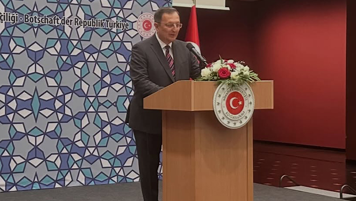 Berlin’de öğrenciler büyükelçilikte buluştu