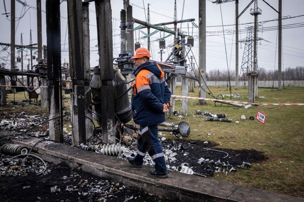 Rusya'nın saldırıları sonrası Ukrayna'da 600 bin kişi elektriksiz kaldı